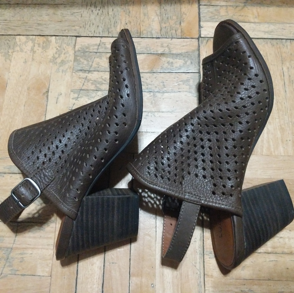 Lucky Brand Sz 7M Leather Heel Sandal Hatoraa